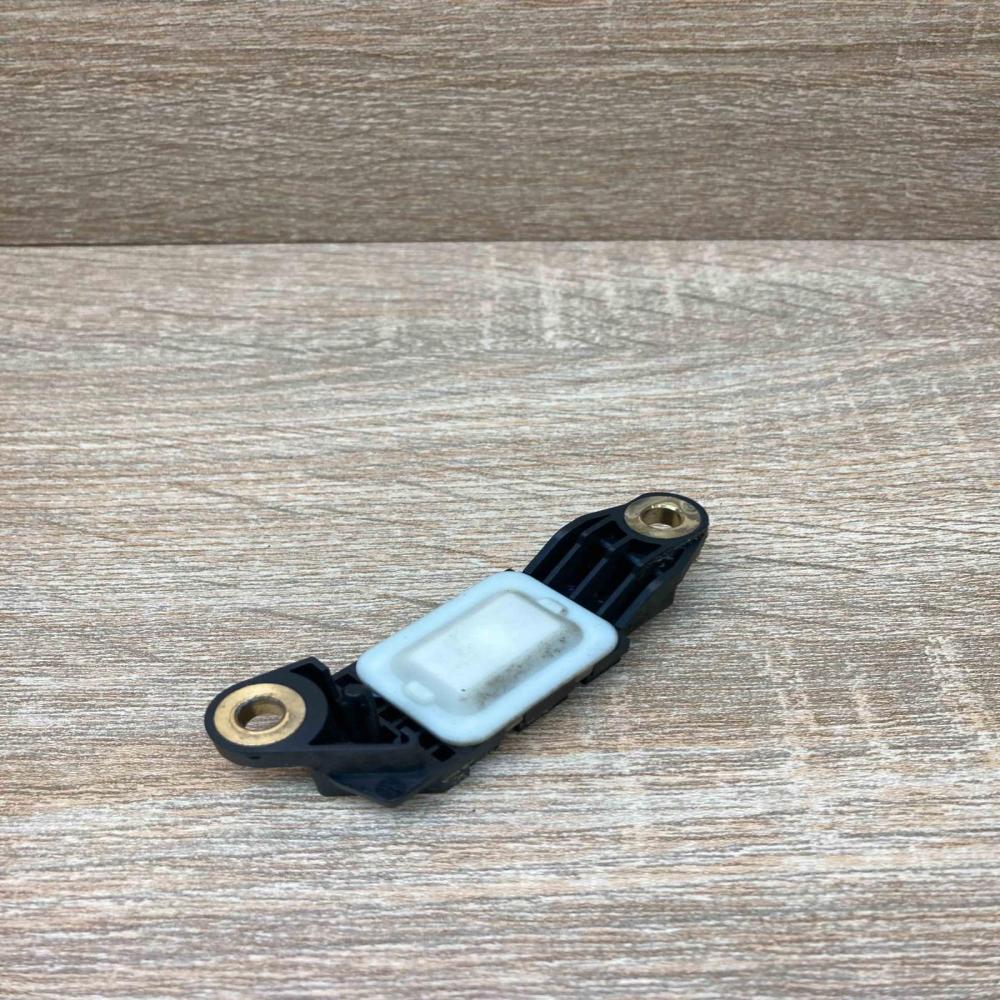 0018209126 303923  Airbag deployment crash/impact sensor Mercedes-Benz E W211