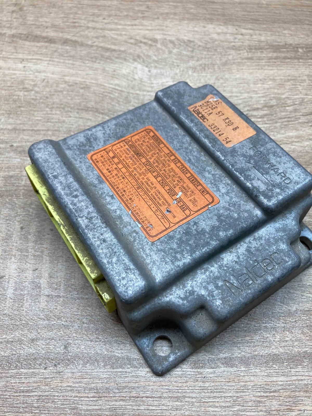 B25E 57 K30 B 3321454  Airbag control unit/module Mazda 323 F