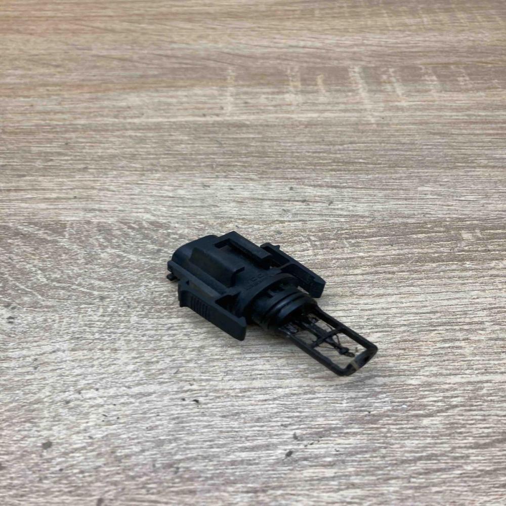 9445153   Intake air temperature sensor Volvo S80