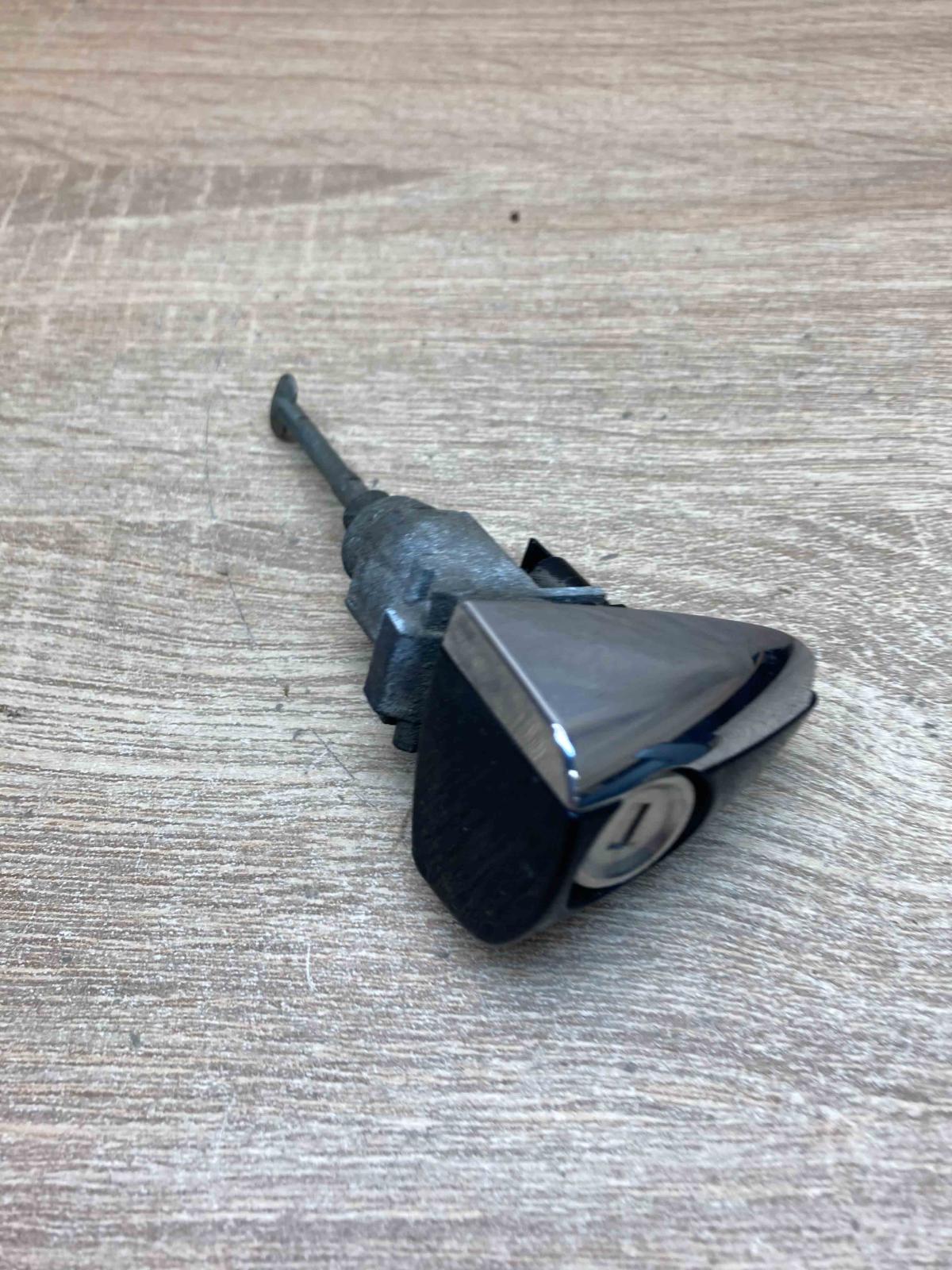 5WK49022   Front door lock (next to the handle) Mercedes-Benz C W203
