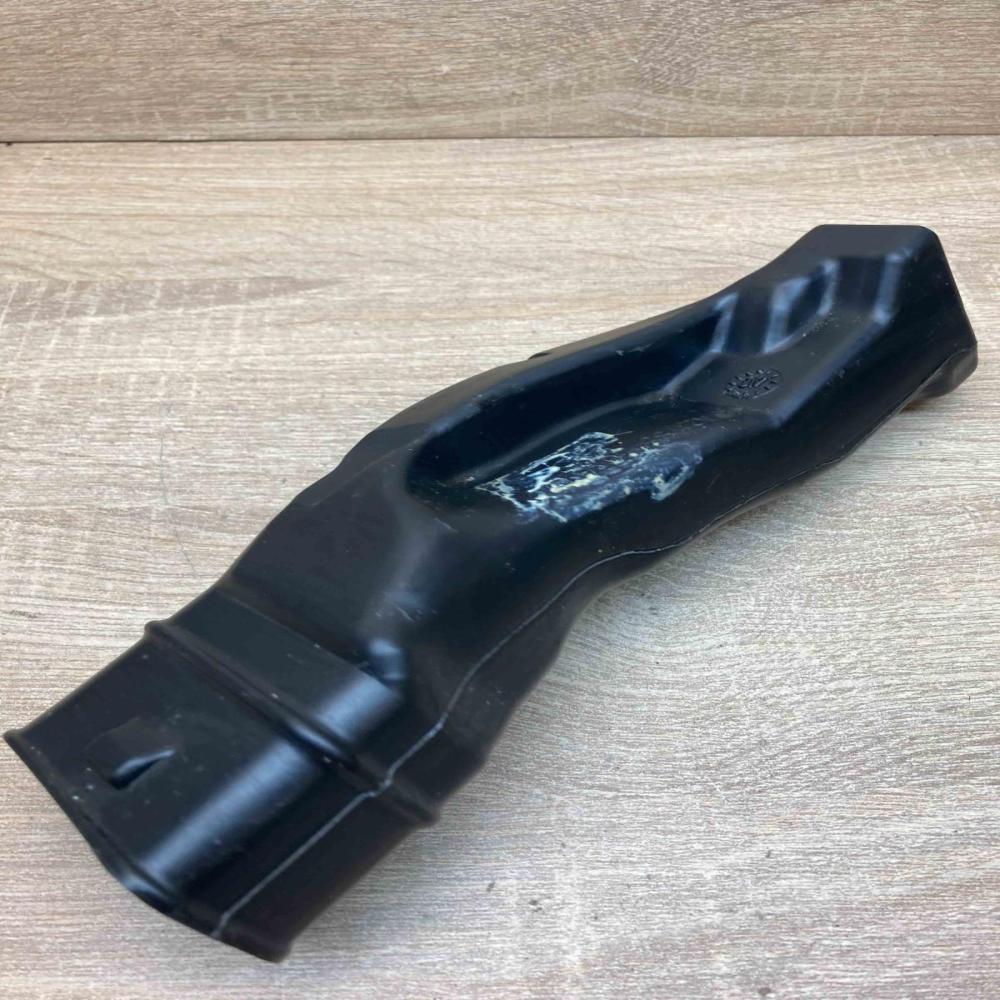 A2118313046 Used  Cabin air duct channel Mercedes-Benz E W211
