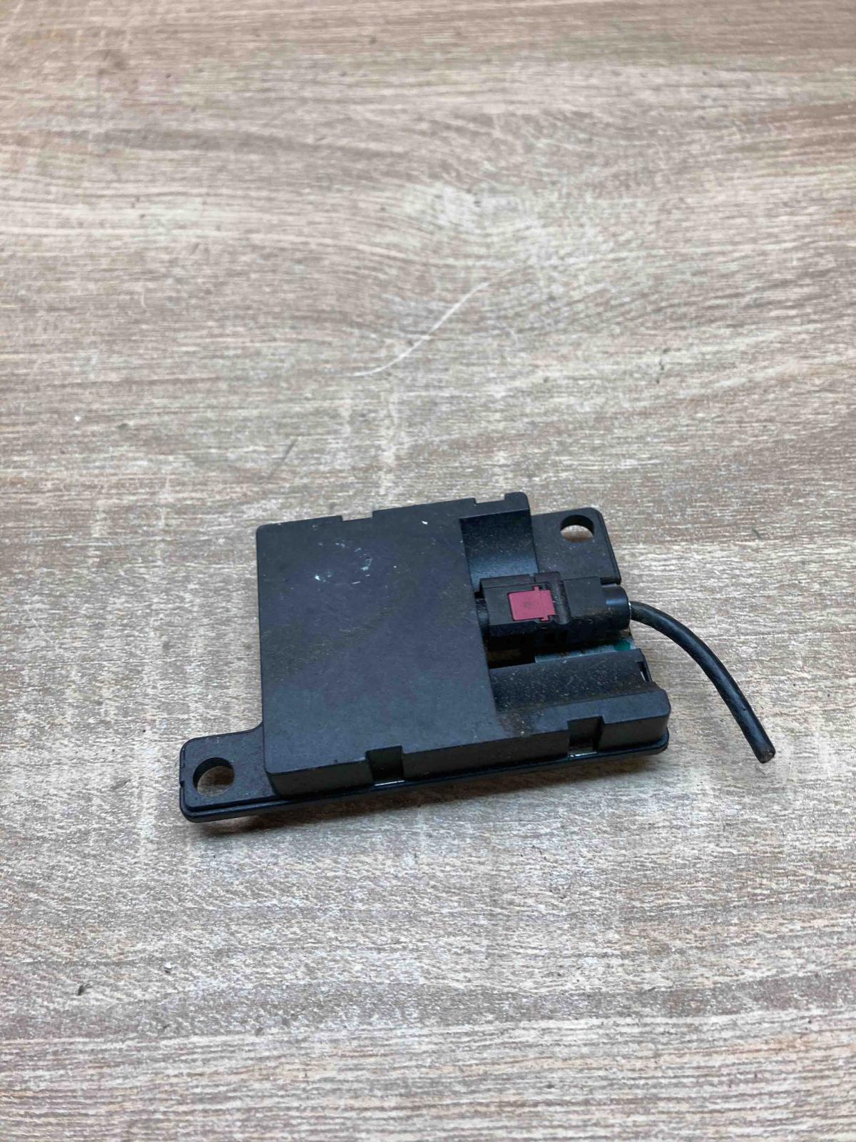 6928461 921 800 002  Aerial GPS antenna BMW X5 E70