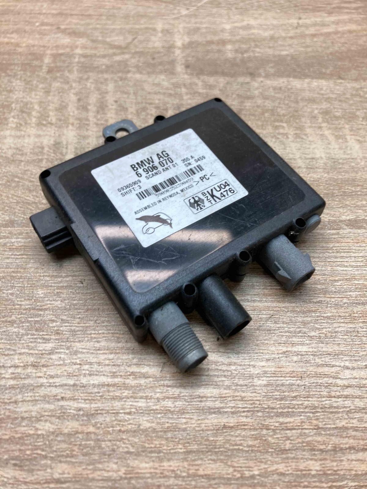 6906070 09365909  Aerial antenna amplifier BMW X5 E53