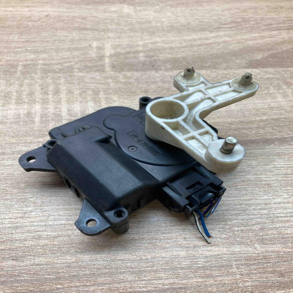 063700 7900 126012V7D With Plug Air flap motor/actuator Toyota Yaris