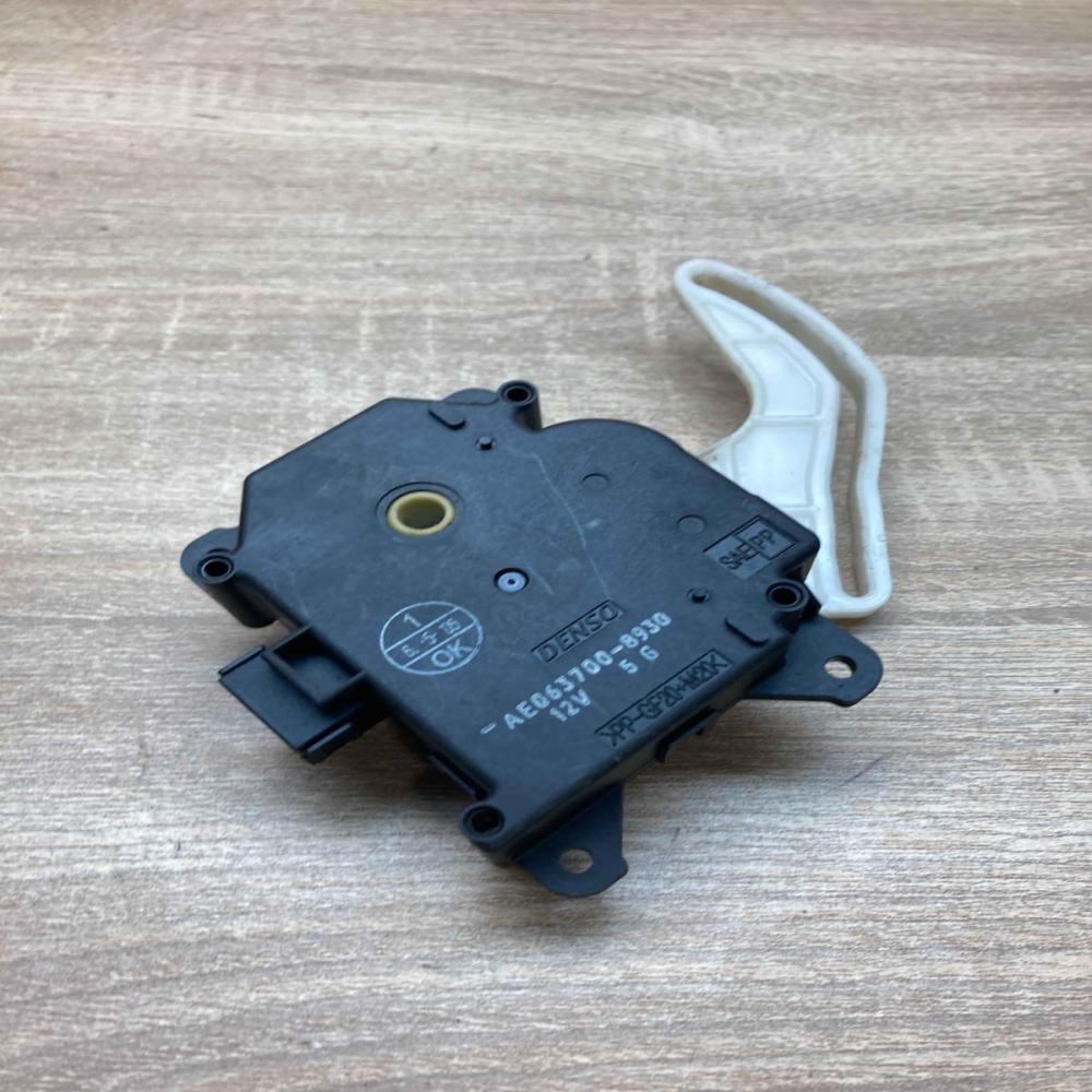 063700 8930 12V5G  Air flap motor/actuator Toyota Corolla Verso AR10