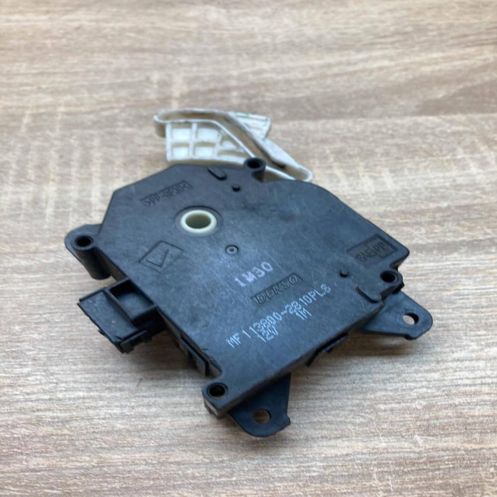 113800 2810 12V1M  Air flap motor/actuator Toyota Avensis T270