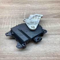 113800 2810 12V1M  Air flap motor/actuator Toyota Avensis T270