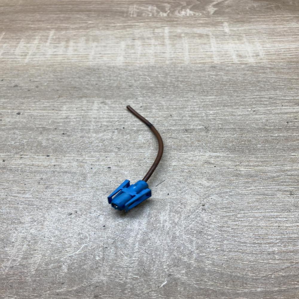 1378462   Plug wire BMW 5 F10 F11
