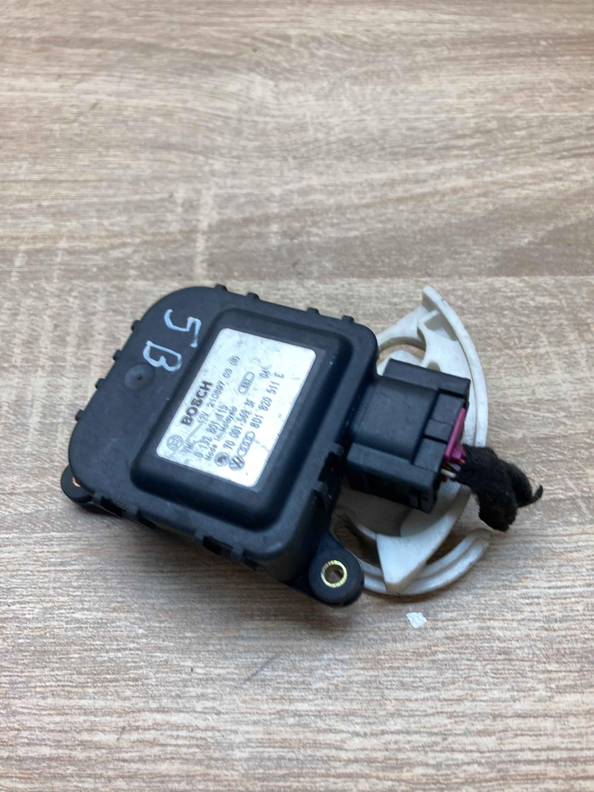 8D1820511E 0132801115 With Plug Air flap motor/actuator Volkswagen PASSAT B5