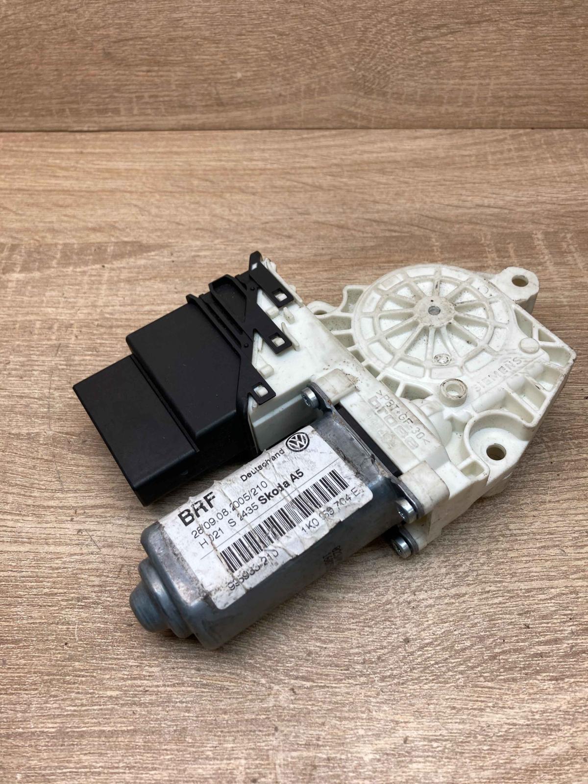 1K0959704E  BRF Rear door window regulator motor Skoda Octavia Mk2 (1Z)