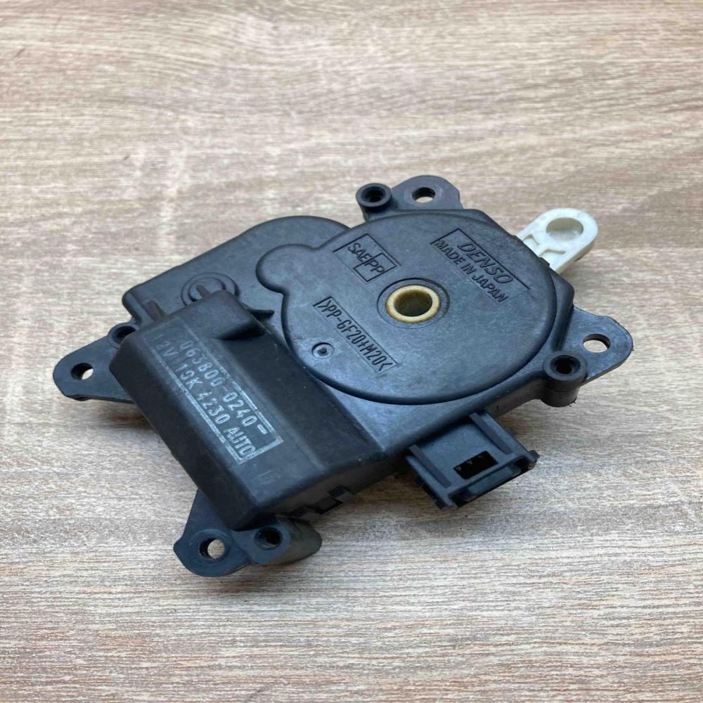 063800 0240 12V10K  Air flap motor/actuator Toyota Prius (XW20)