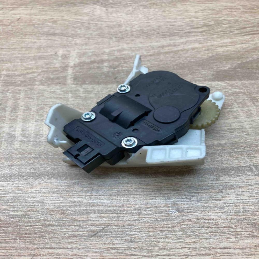 K9749005 19112009  Air flap motor/actuator Mercedes-Benz E W212