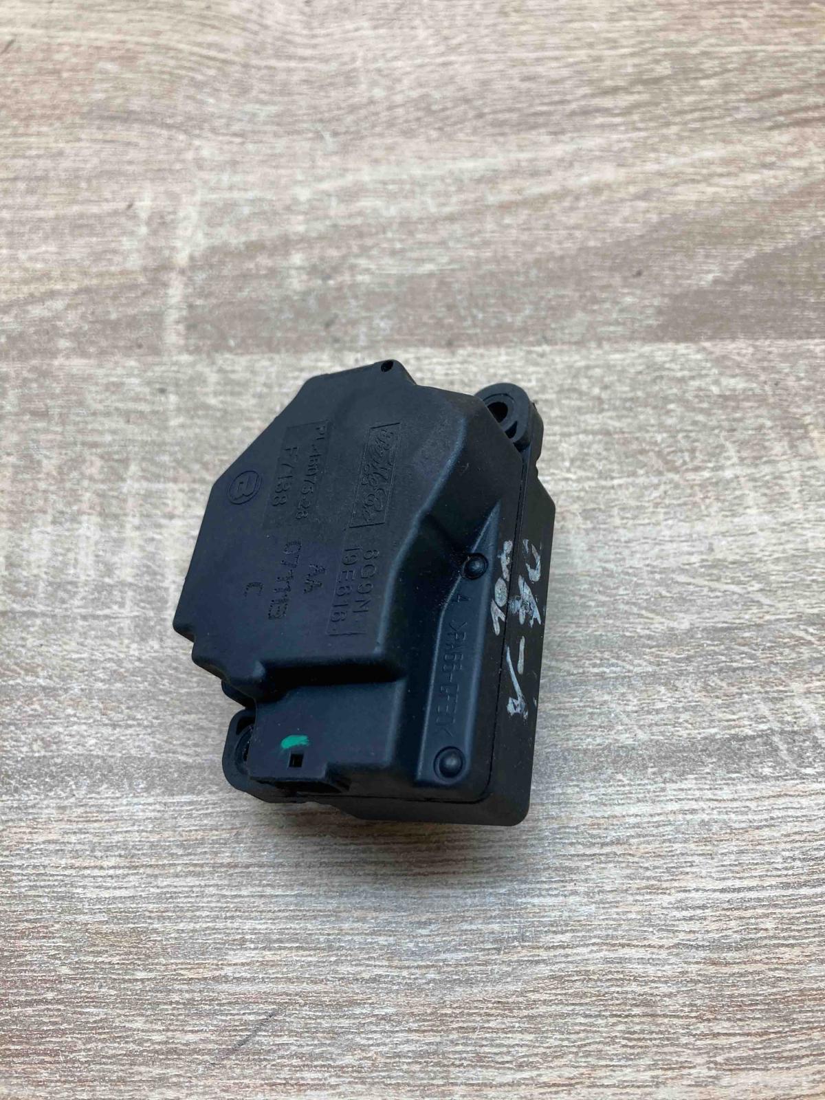 6G9N 19E616 AA 071113C  Air flap motor/actuator Volvo S80