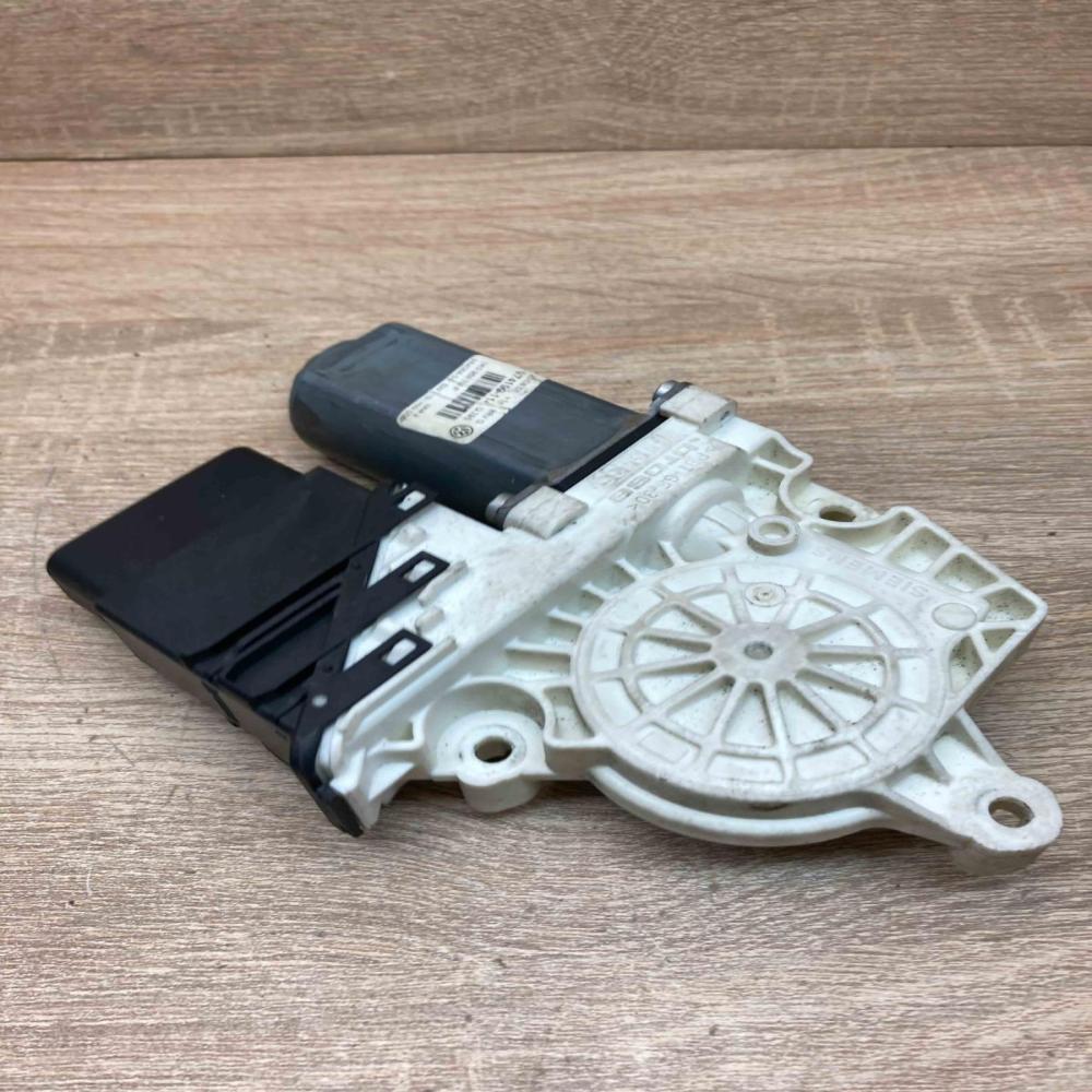 1K0959703P   Front door window regulator motor Volkswagen PASSAT B6