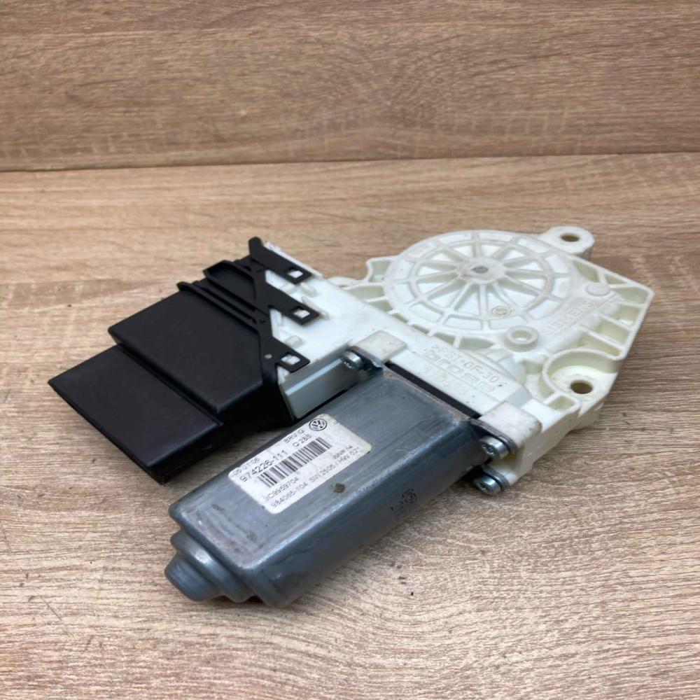 3C9959704   Rear door window regulator motor Volkswagen PASSAT B6