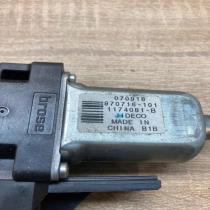 070918 970716 101  Rear door window regulator motor Volvo V70