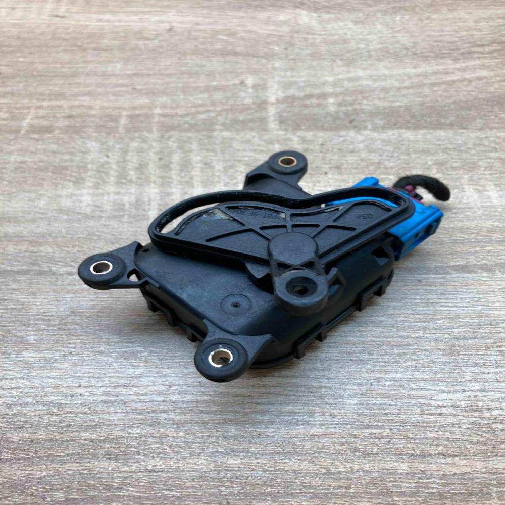 4B1820511C 0132801129 With Plug Air flap motor/actuator Audi A6 S6 C5 4B