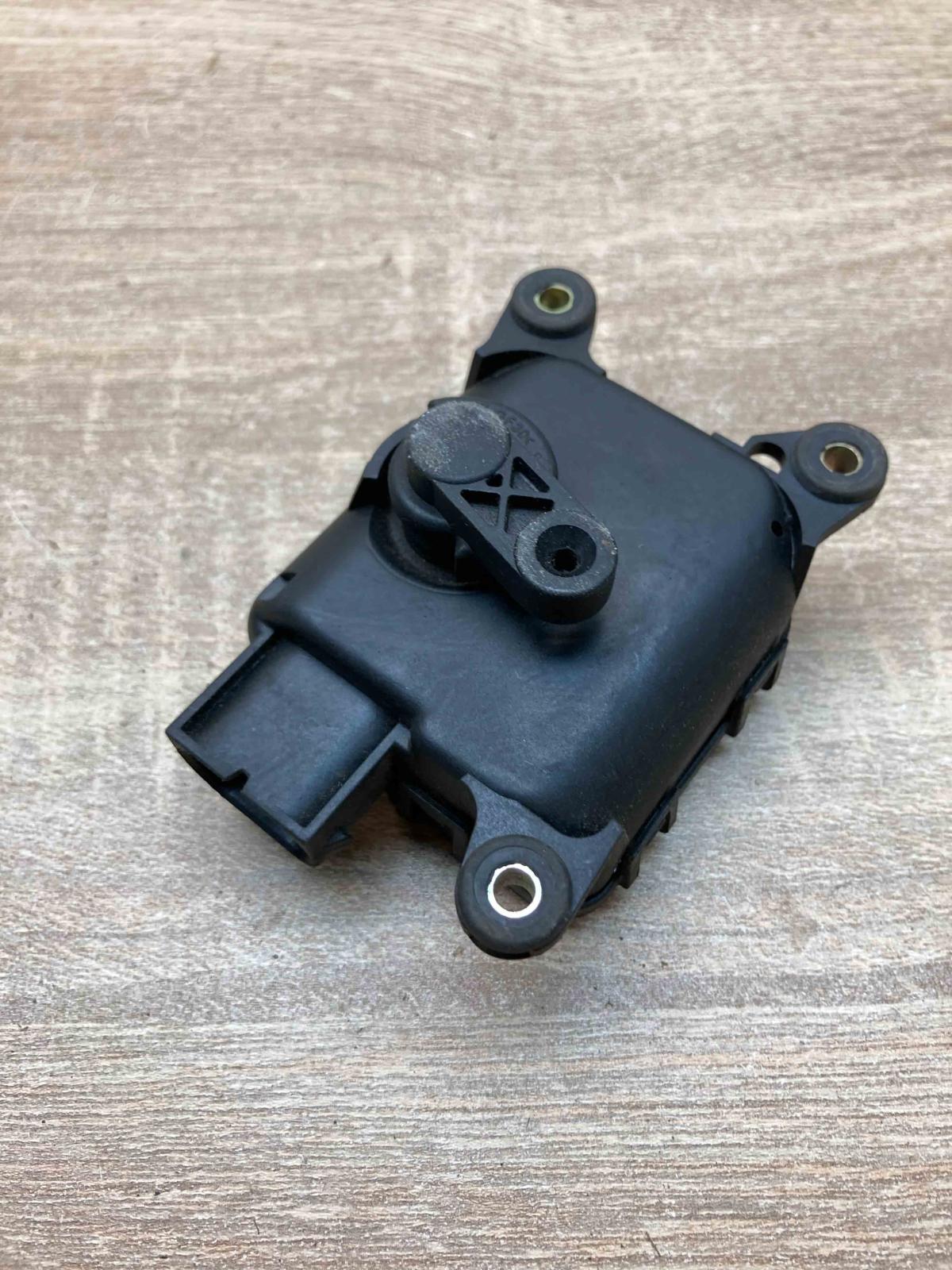 4B1820511M 0132801171 Used  Air flap motor/actuator Audi A6 S6 C5 4B