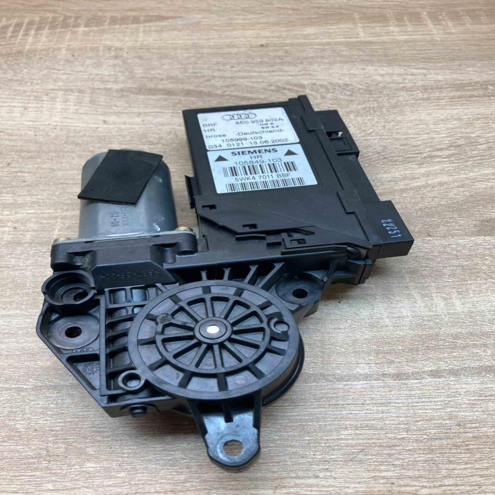 8E0959802A 5WK47011 BBF  Rear door window regulator motor Audi A4 S4 B6 8E 8H
