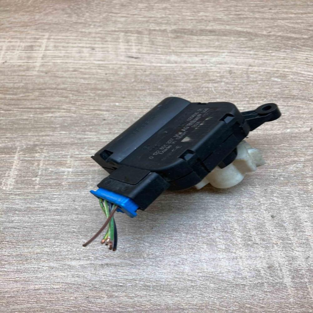 1K0907511D 0132801337  Air flap motor/actuator Skoda Octavia Mk2 (1Z)