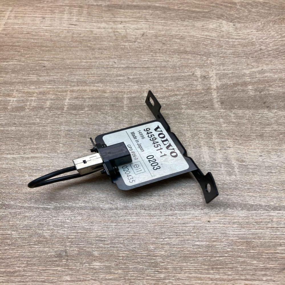 9459451 14996  Aerial GPS antenna Volvo XC70