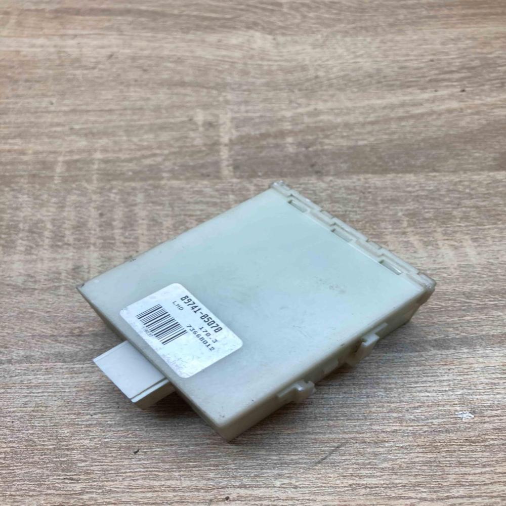 89741 05070 73668012 LHD Door control unit/module Toyota Avensis T250