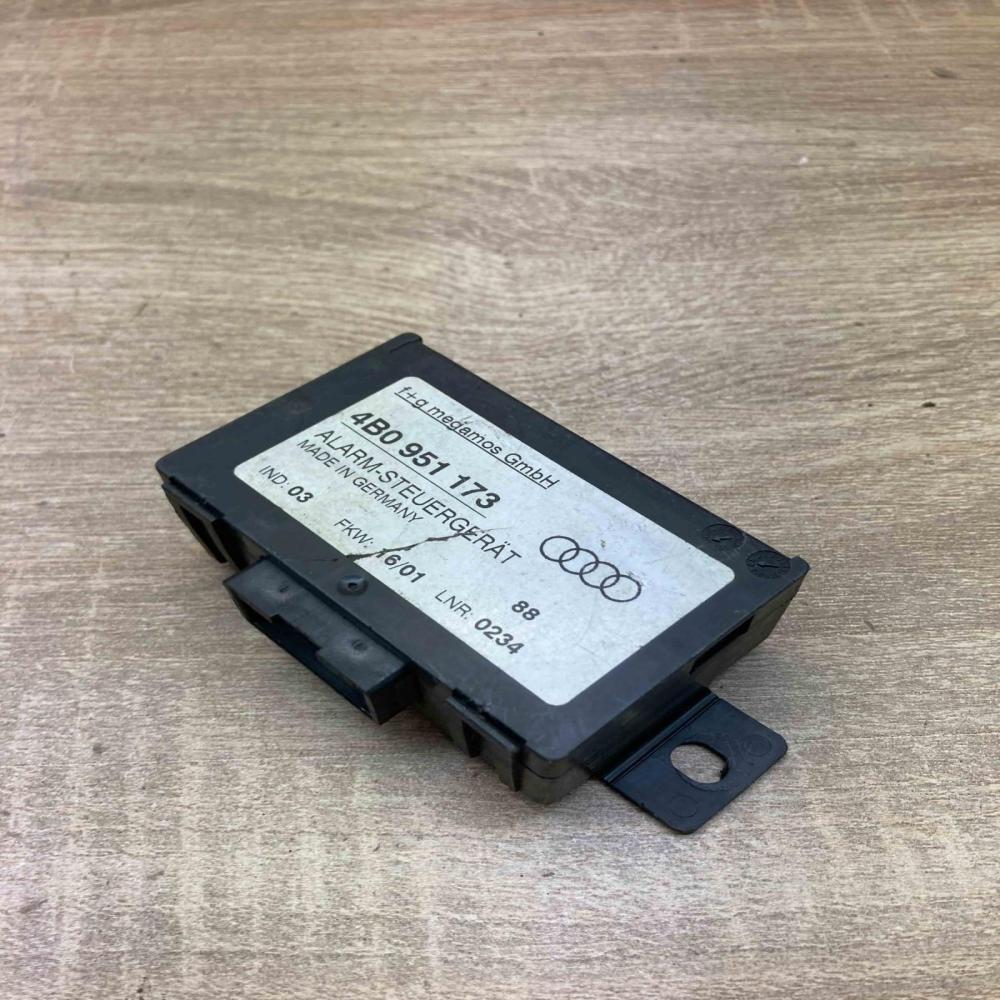 4B0951173 7480101 01  Alarm control unit/module Audi A4 S4 B5 8D