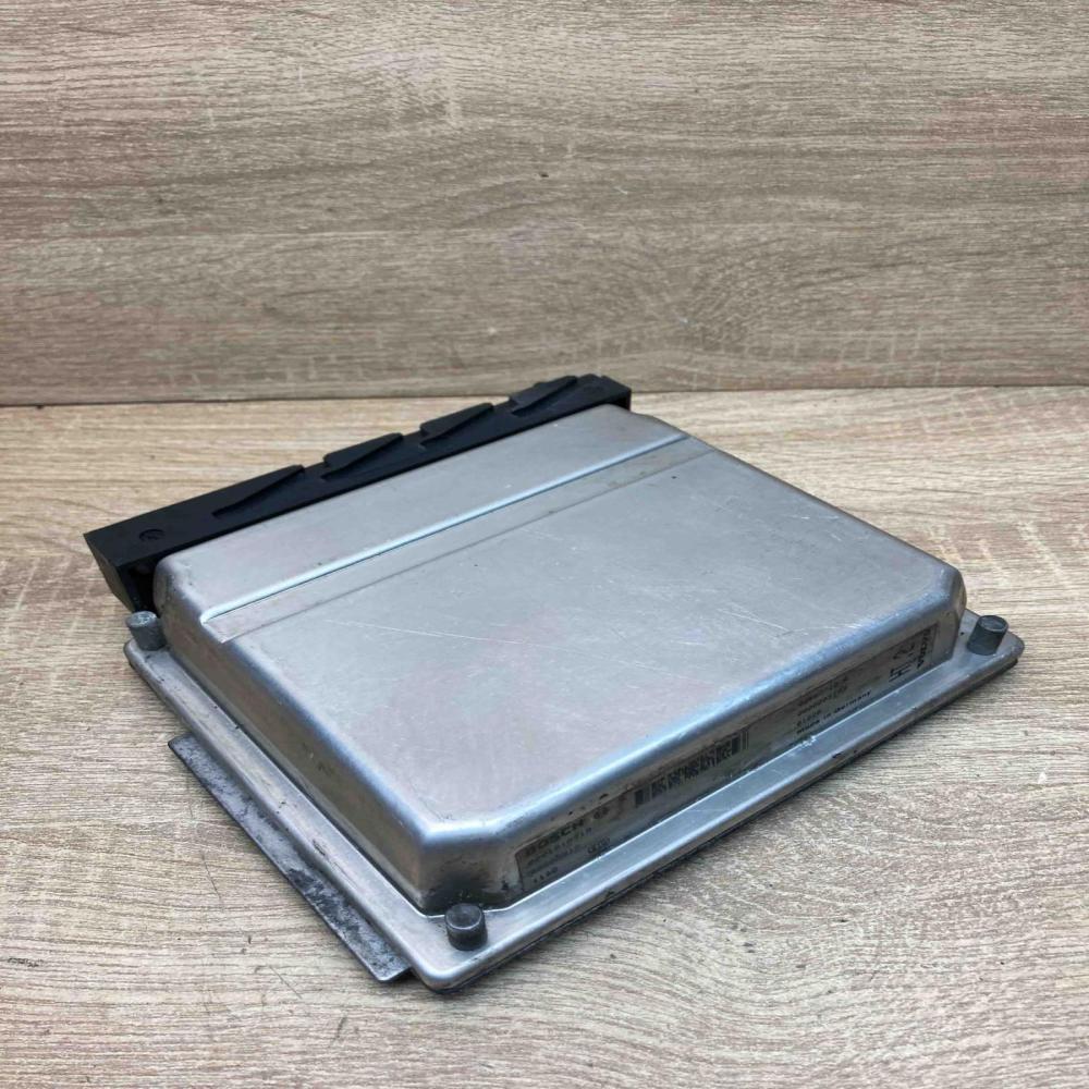 08667710A 0281010319 HT2 Engine control unit/module ECU Volvo V70
