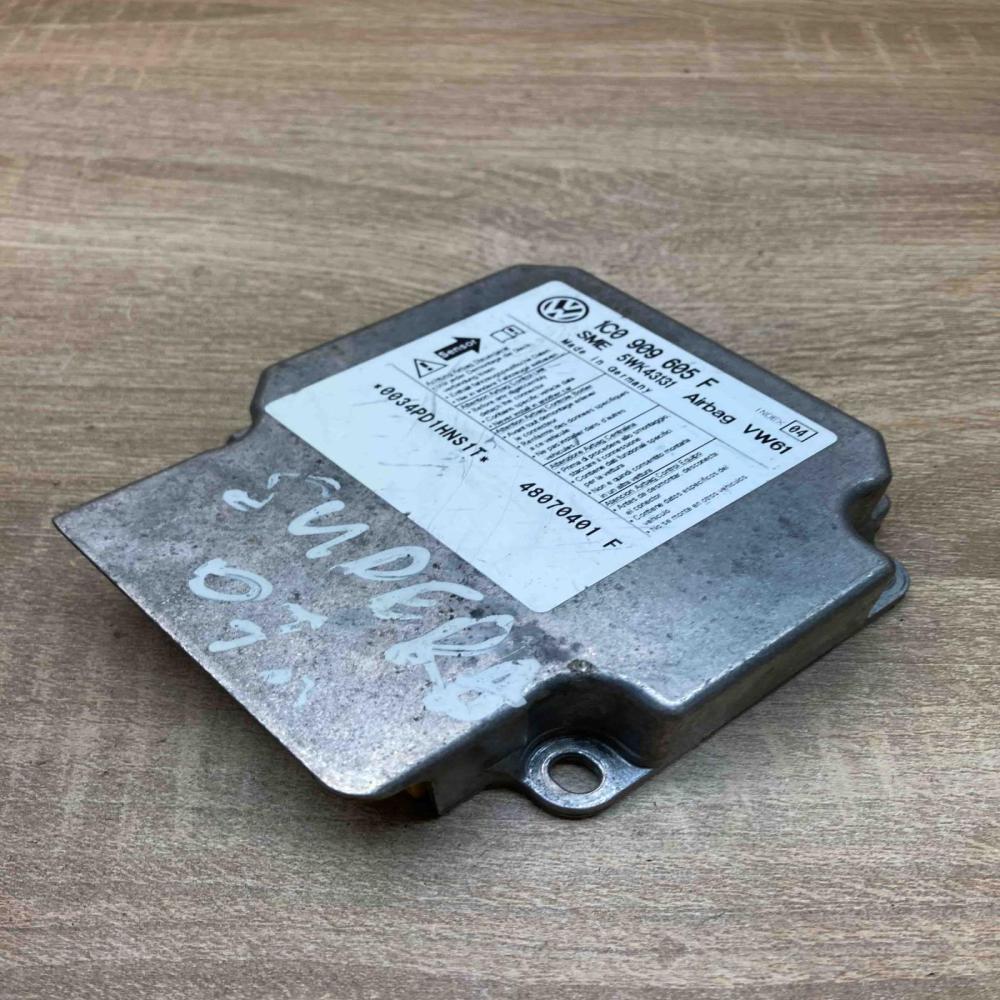 1C0909605F   Airbag control unit/module Skoda Fabia Mk2 (5J)