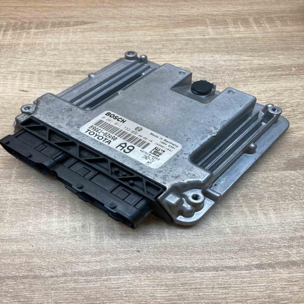 89661 02A90 0281011733  Engine control unit/module ECU Toyota Corolla Verso E121