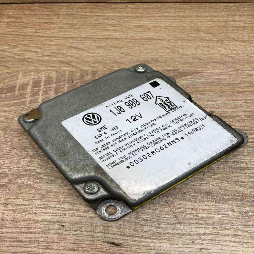 1J0909607   Airbag control unit/module Volkswagen PASSAT B5