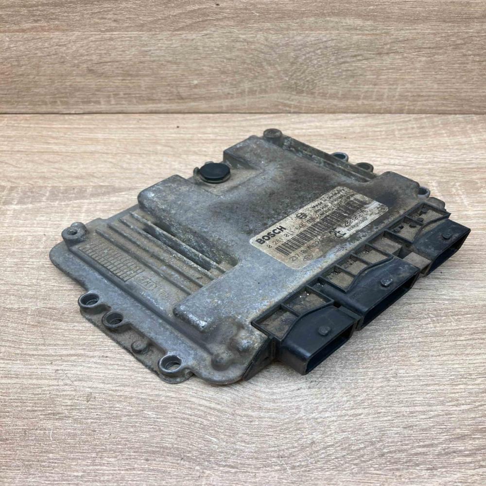 8200305678 0281011646  Engine control unit/module ECU Renault Laguna II