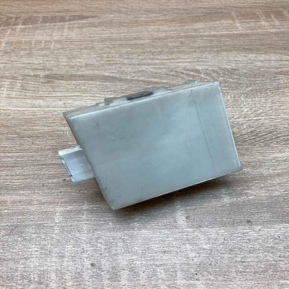 89741 05070 73111487  Door control unit/module Toyota Avensis T250
