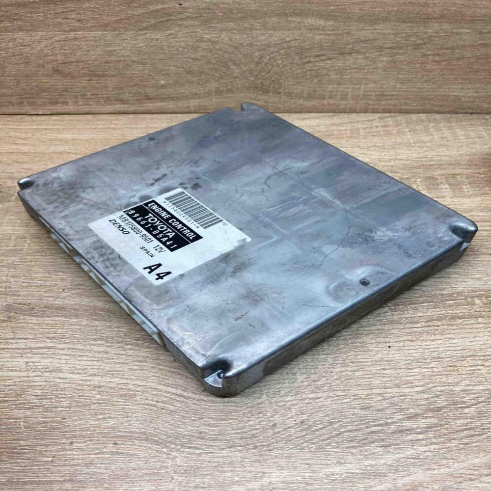 89661 05A41 MB175800 9501  Engine control unit/module ECU Toyota Avensis T250
