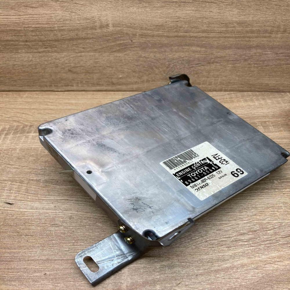 89661 05690 MB175800 6325  Engine control unit/module ECU Toyota Avensis T250