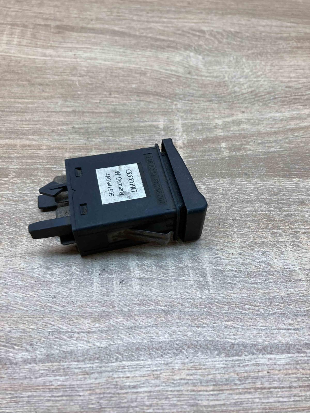 4A0941509   Hazard light switch Audi 80 90 S2 B4