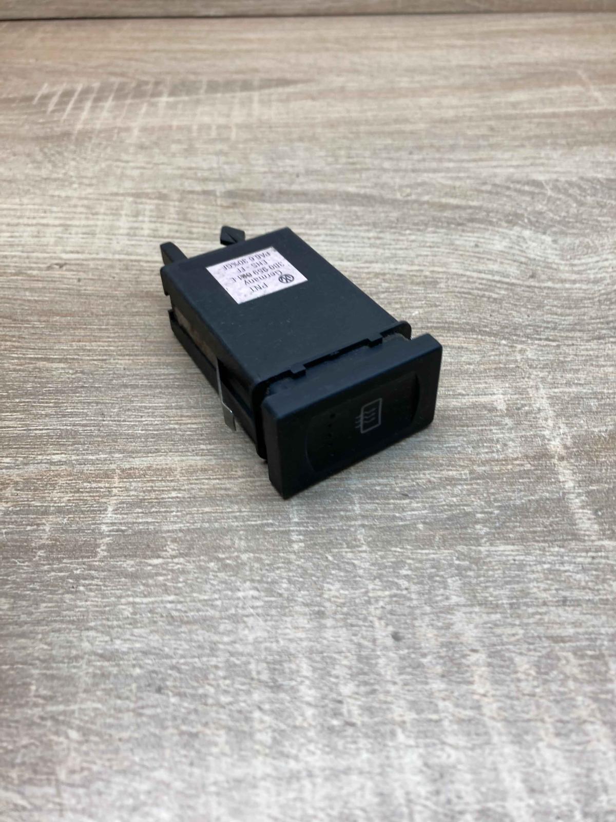 3B0959621E   Windscreen/window heater switch Volkswagen PASSAT B5