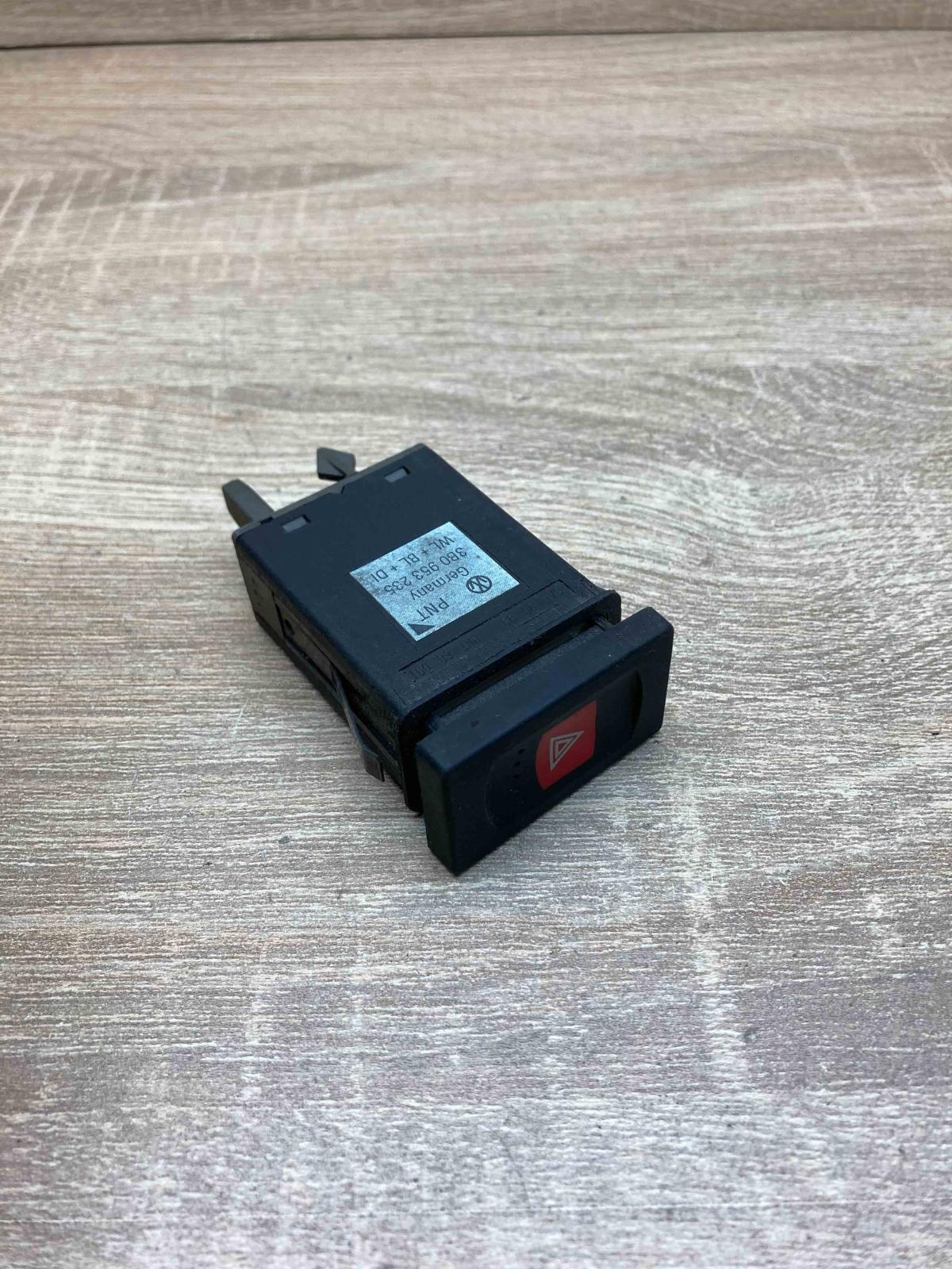 3B0953235   Hazard light switch Volkswagen PASSAT B5.5