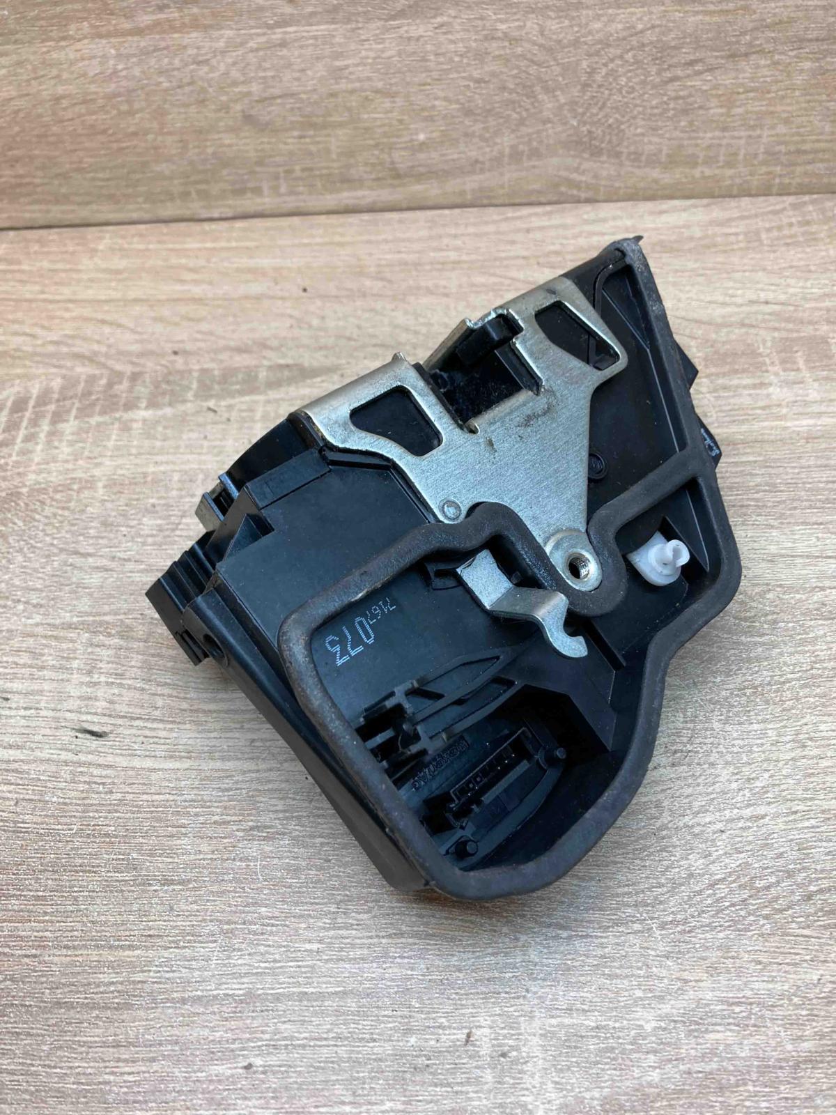 7167073   Front door lock BMW 3 E90 E91