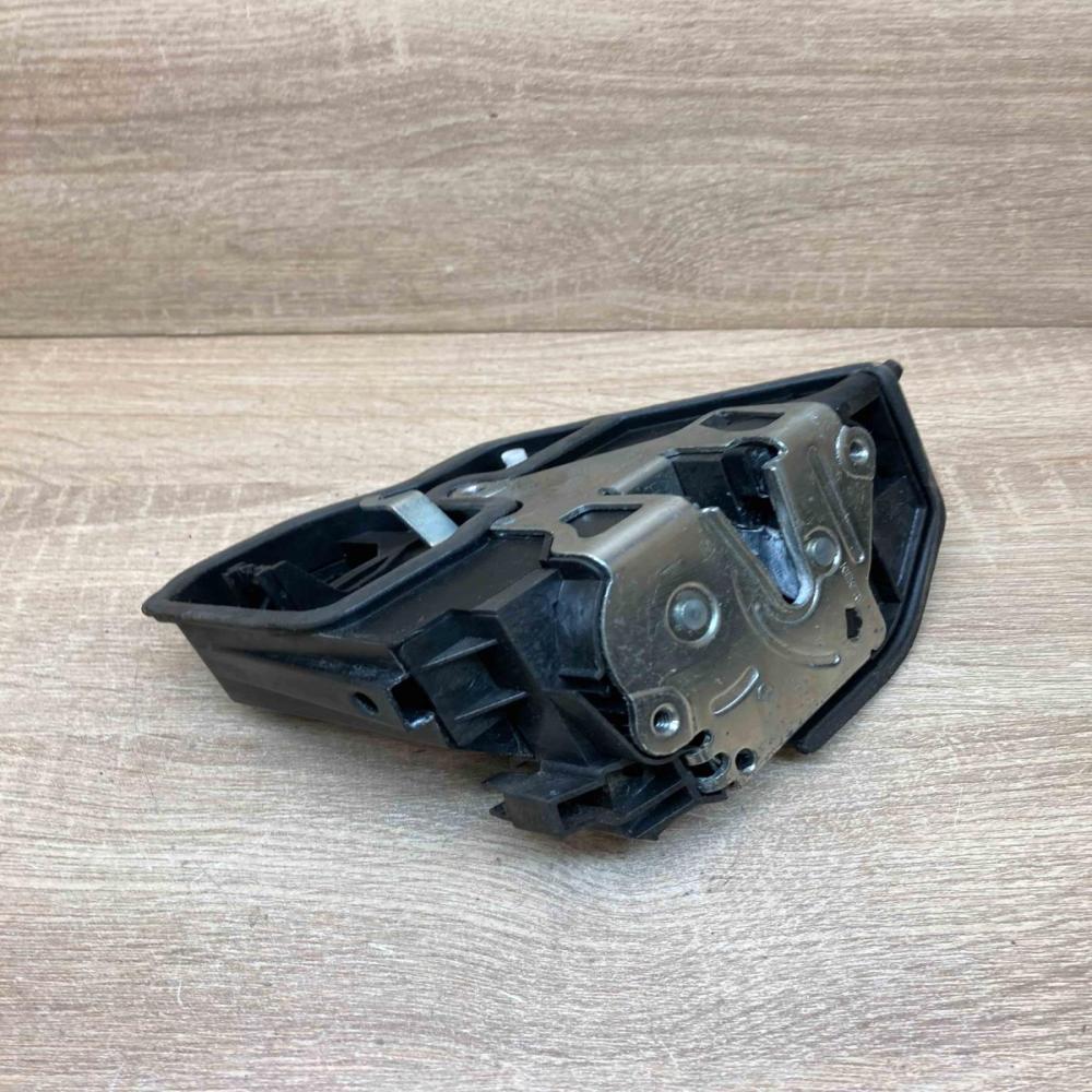 7167068   Front door lock BMW 1 E81 E87