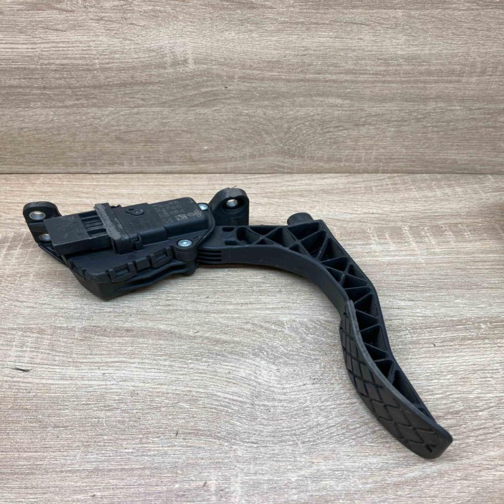 4F1721523B   Accelerator throttle pedal Audi A6 S6 C6 4F