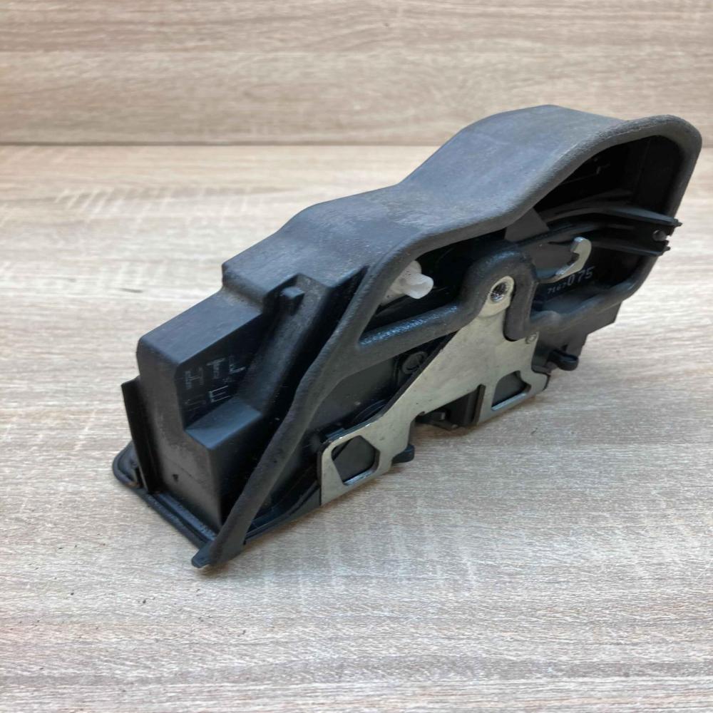 7167075   Rear door lock BMW 1 E81 E87