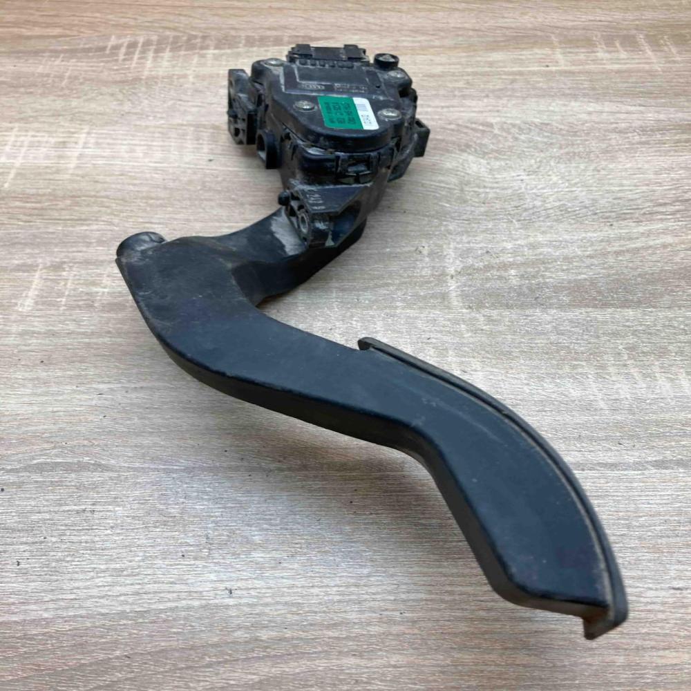 8E2 721523A   Accelerator throttle pedal Audi A4 S4 B7 8E 8H