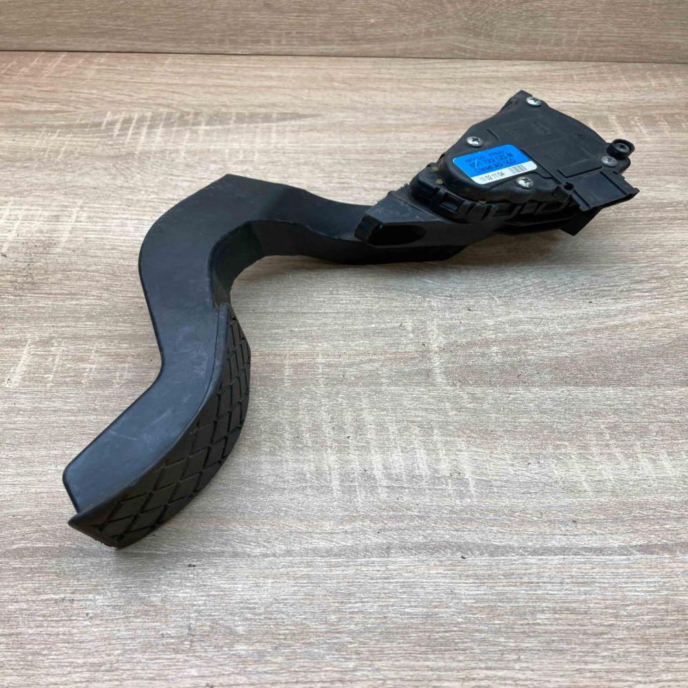 8D1723523N 6PV008376  Accelerator throttle pedal Volkswagen PASSAT B5.5