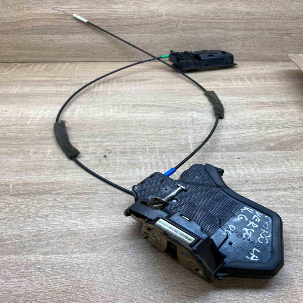 Verso Door Lock 69206 0F010  Front door interior handle Toyota Corolla Verso AR1