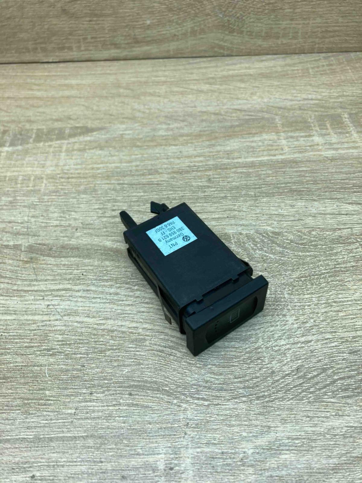 3B0959621B   Windscreen/window heater switch Volkswagen PASSAT B5