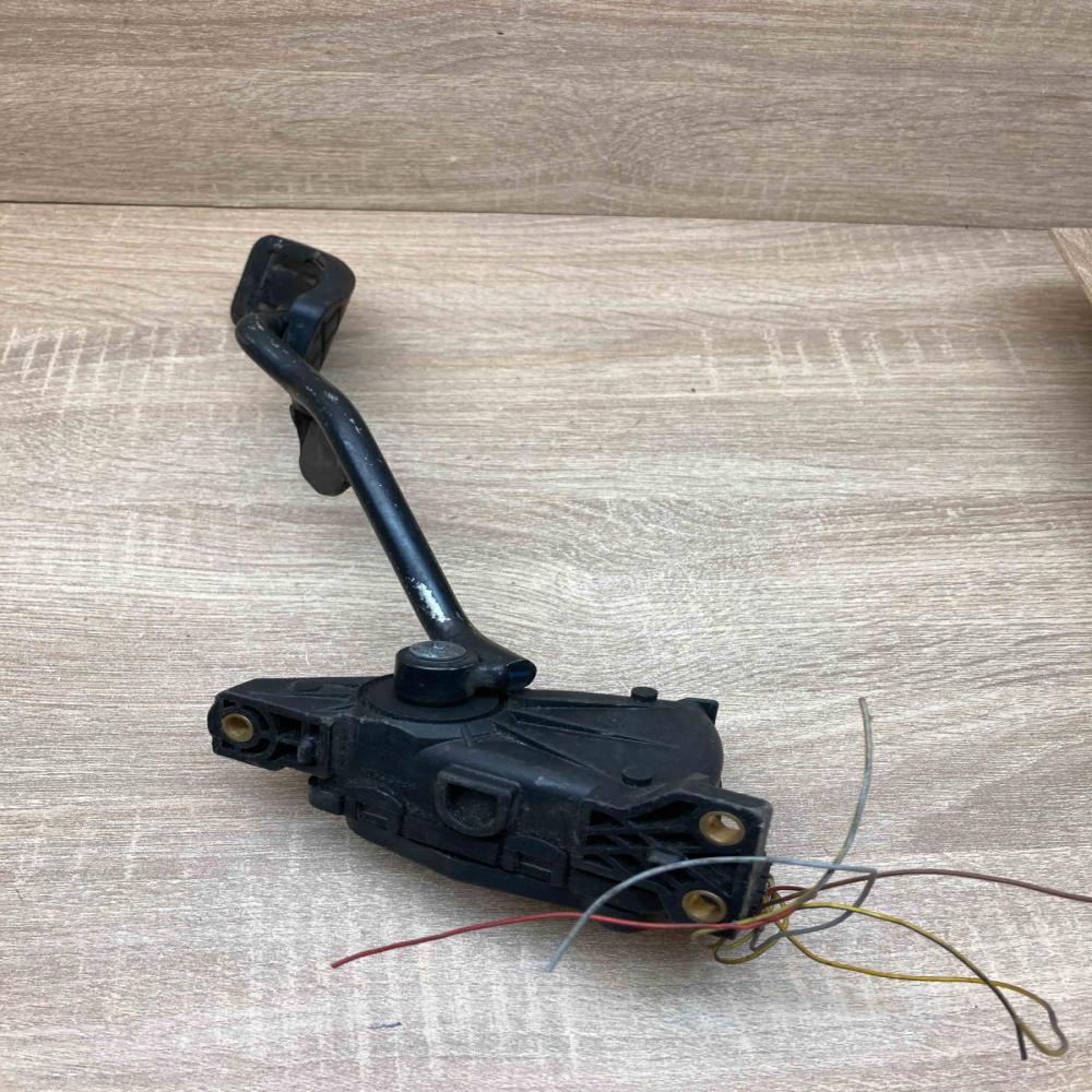 8D2721523 6PV007770 With Plug Accelerator throttle pedal Volkswagen PASSAT B5