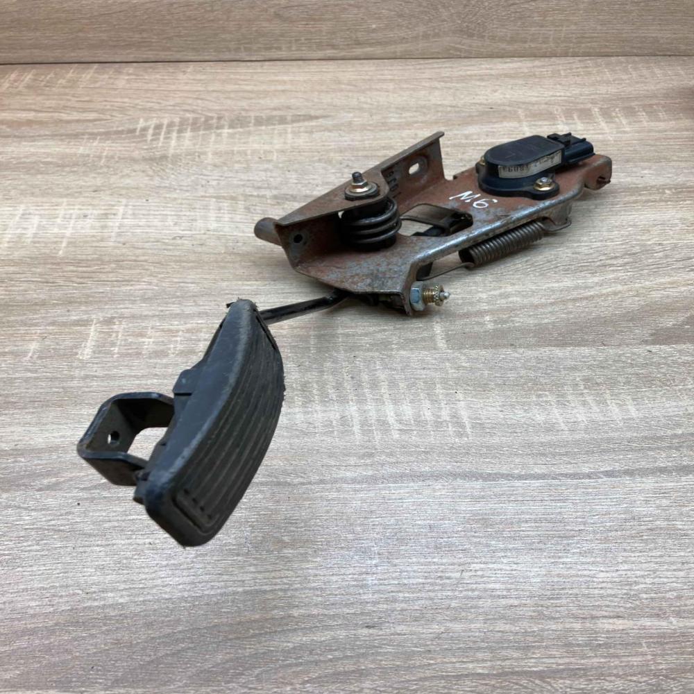TGJ6F   Accelerator throttle pedal Mazda 6