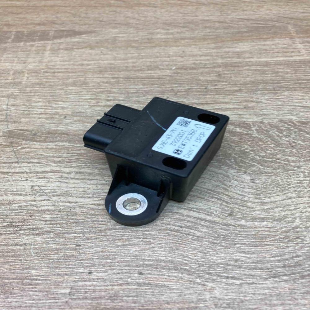 GJ6E 43 7Y1 3922001  Airbag deployment crash/impact sensor Mazda 6