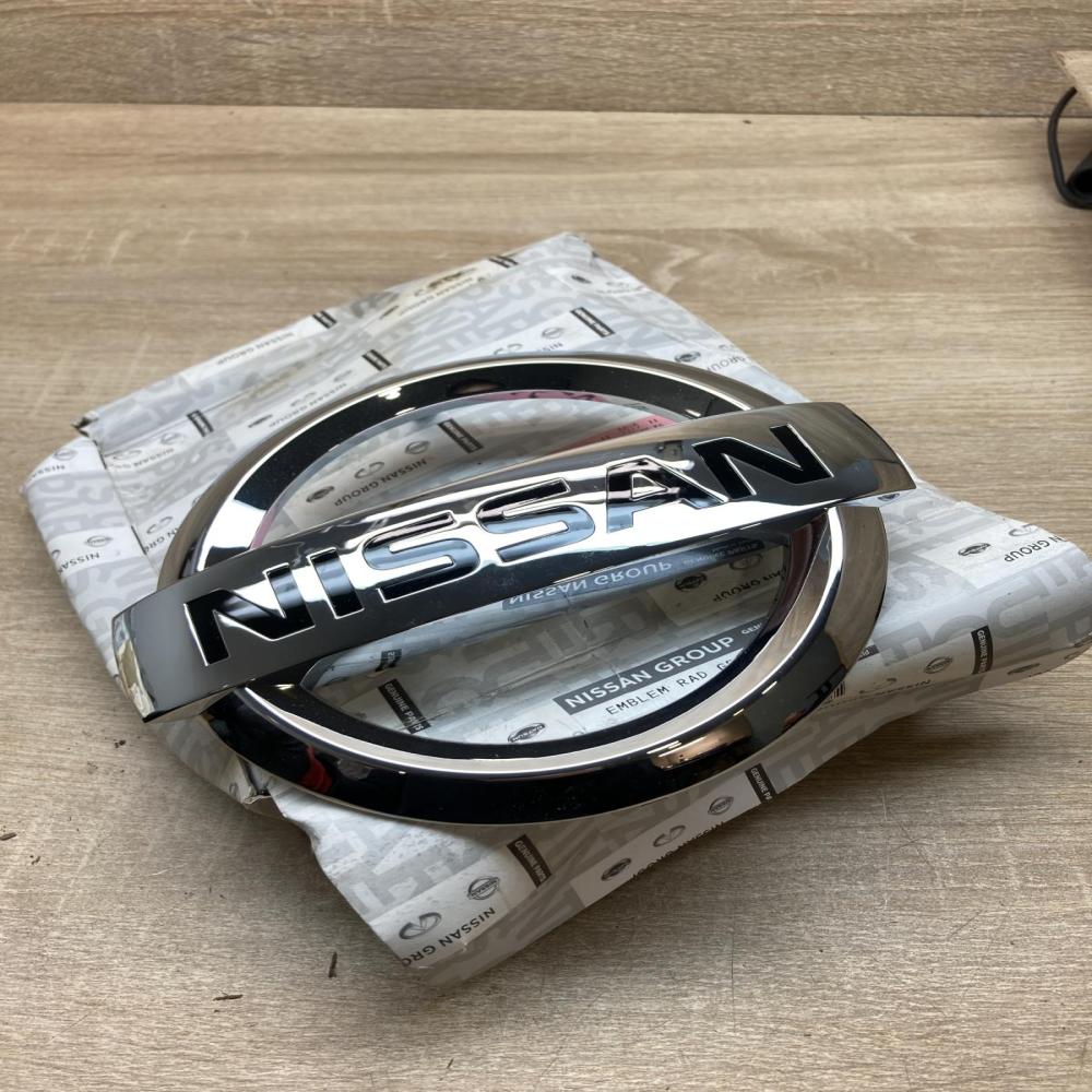 62890 1LB0A 628901LB0A  Manufacturer badge logo/emblem Nissan Armada (WA60)
